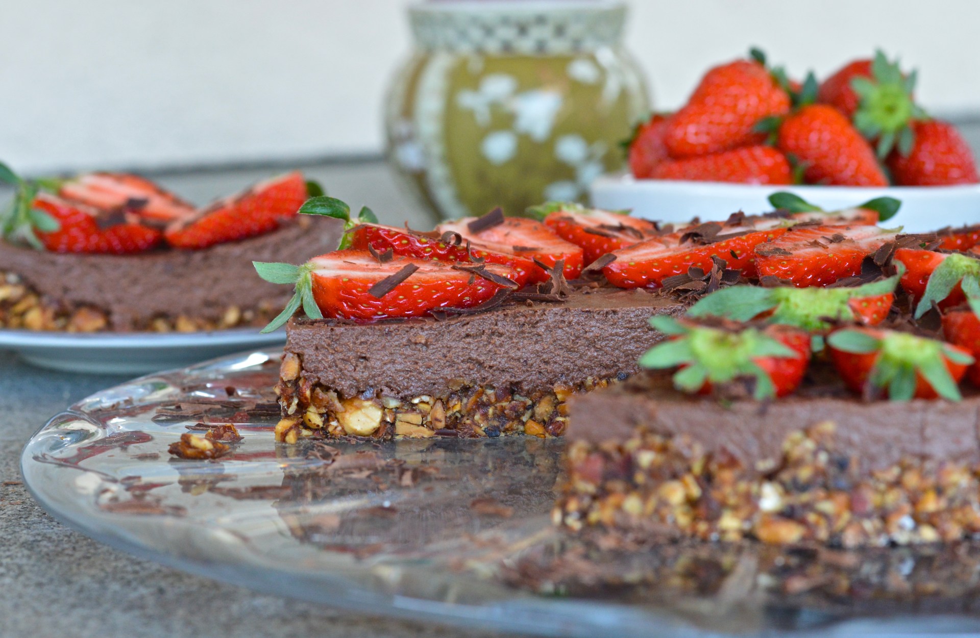 Raw chocolate cream pie