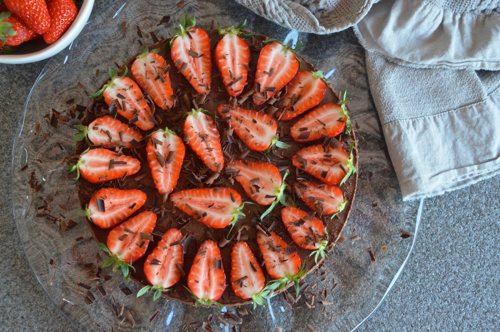 Raw chocolate cream pie