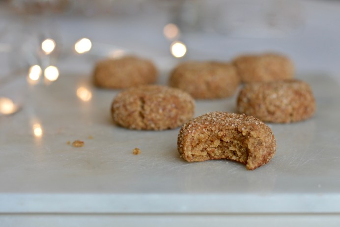 Almond cinnamon cookies